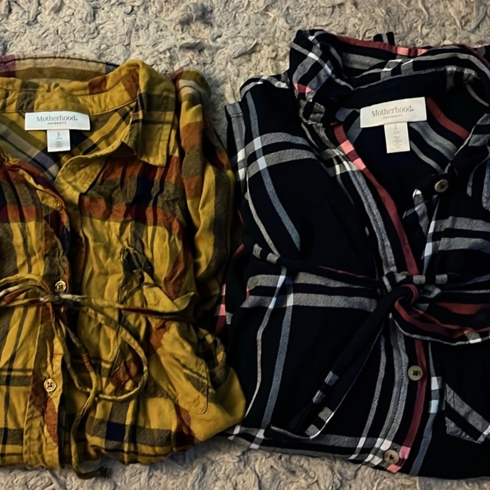 Motherhood Maternity plaid button-up shirts